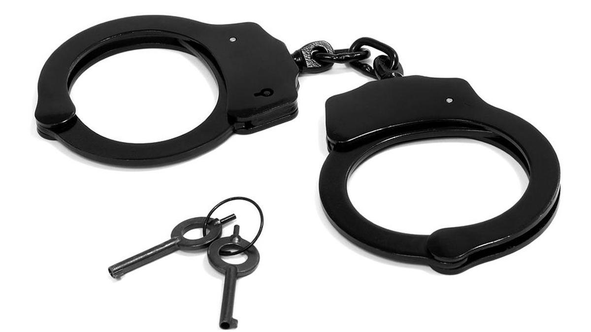 Hand cuffs
