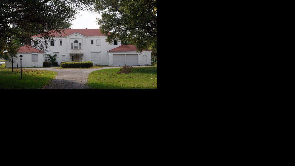
Miami Beach preservationists protest Saturday, Feb. 28, 2015, plans to demolish this house at 44 Star Island Dr. This is the front of the house shot from the street on Star Island.
