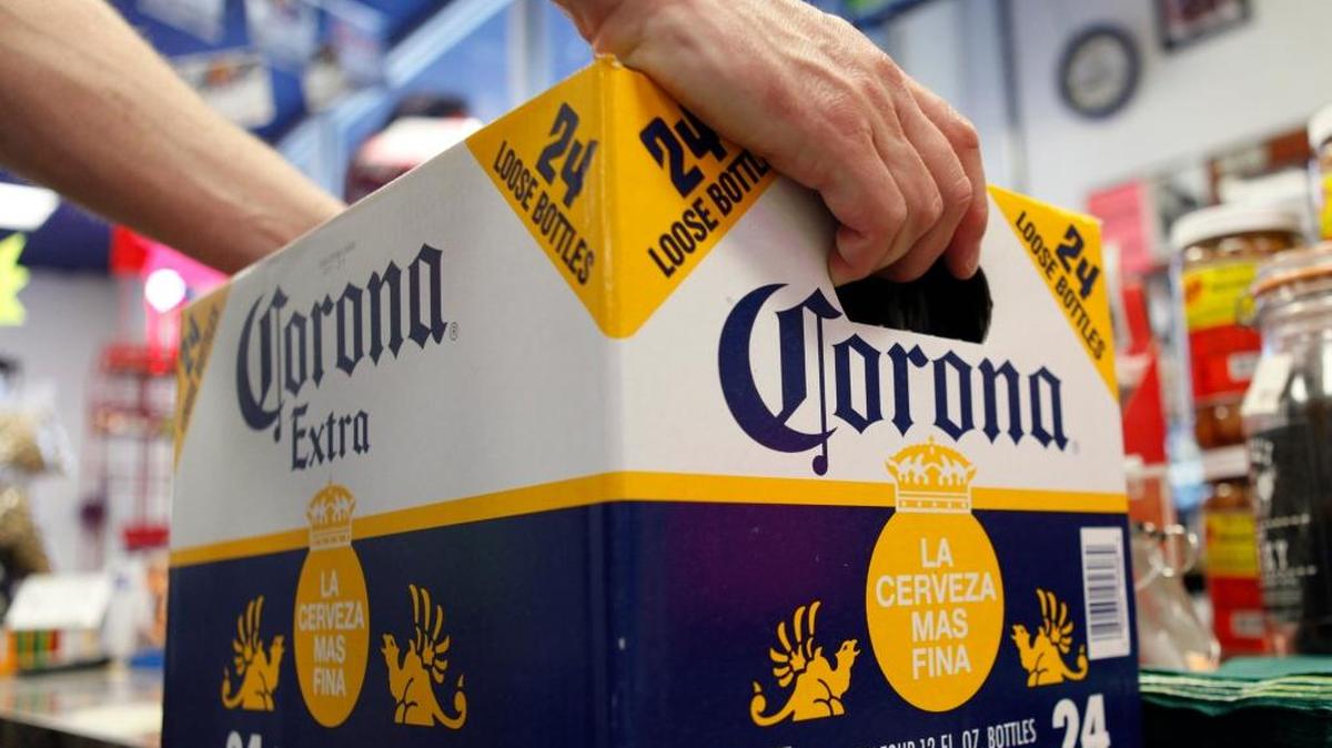 Miami Beach City Commission has tentatively approved cutting back hours when stores can sell alcohol.