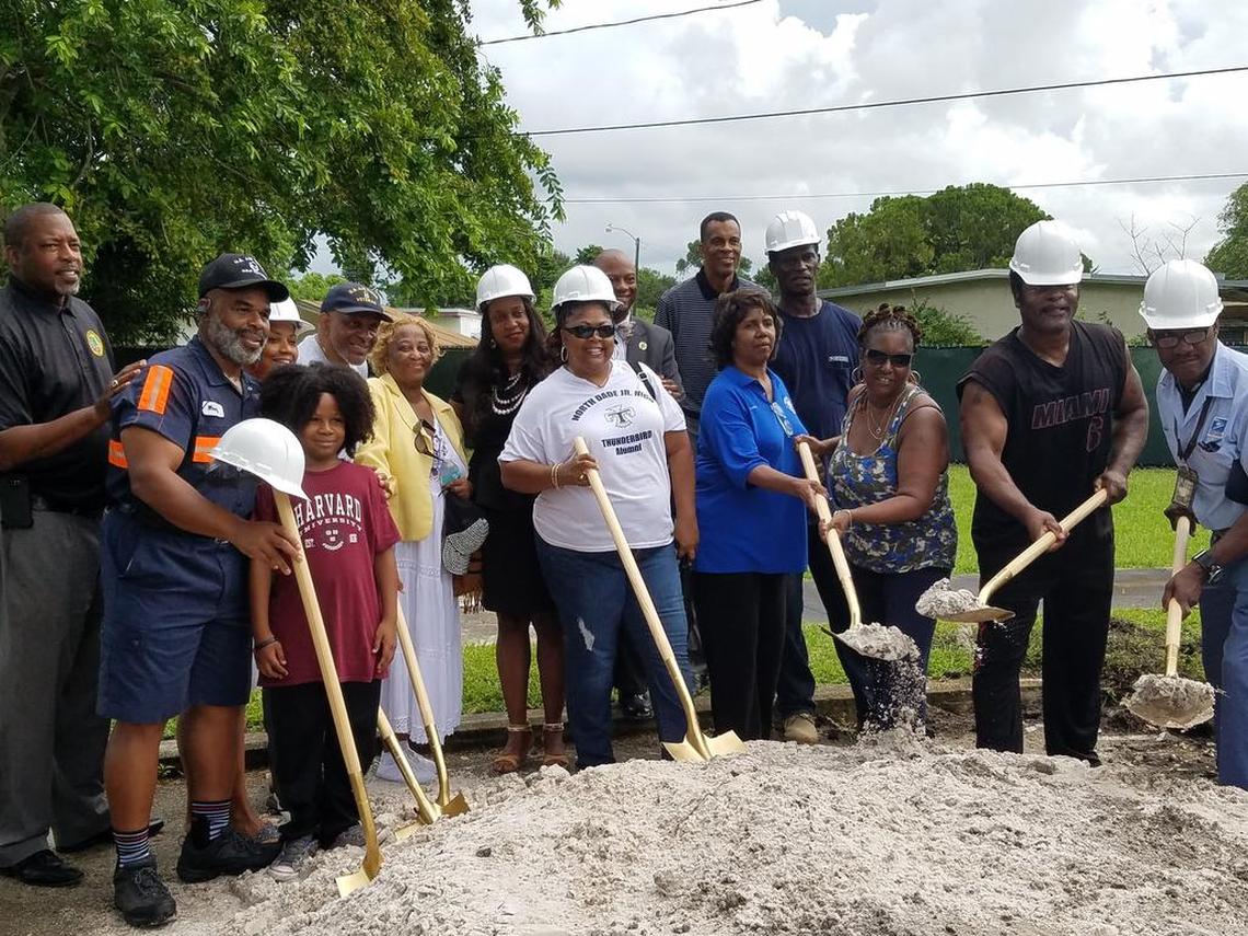 Miami Gardens city officials pose with residents at the Bunche Pool groundbreaking ceremony