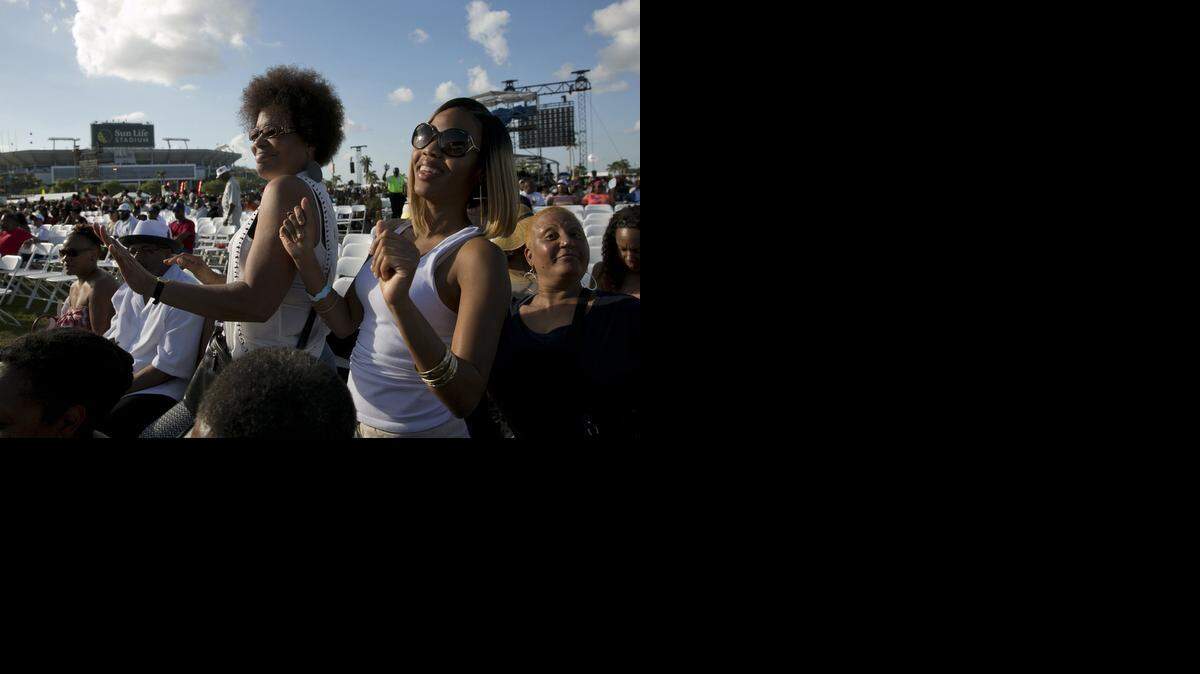 
Brenda Carter, left. and her daughter, Taneira Carter, of Miami dance during the 2014 Jazz in the Gardens Music Festival in Miami Gardens. Tickets are now on sale for the the 2015 Jazz in the Gardens festival and the headliners include some of the biggest names in R&B and jazz music. 

