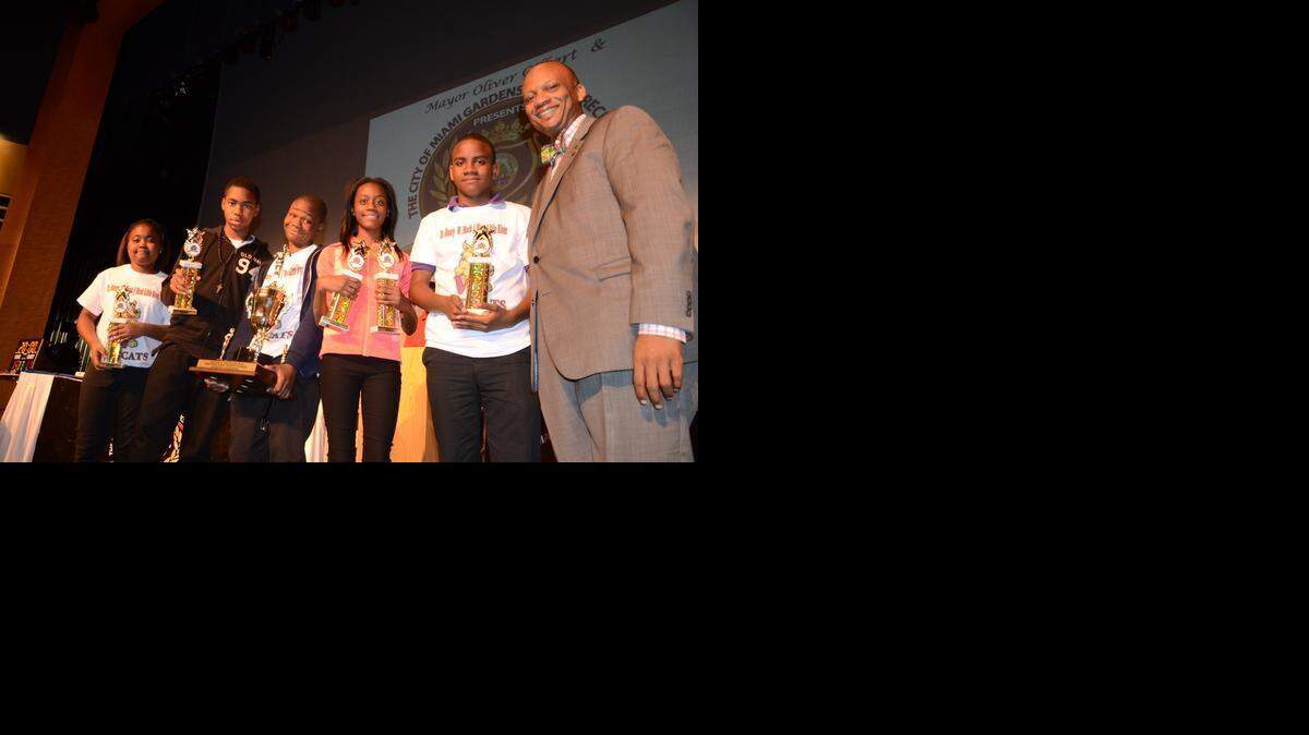 
Winners of the Miami Gardens Heritage Bowl for the middle school division, Dr. Henry W. Mack/West Little River K-8 Center, pose with Mayor Oliver Gilbert. L to R: Tabitha Wilder, Jordan Lee, Tyler Austin, Tia Ray, Derrick Martin and Gilbert.
