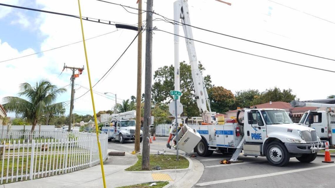 Electrical worker in critical condition after touching high-voltage wire