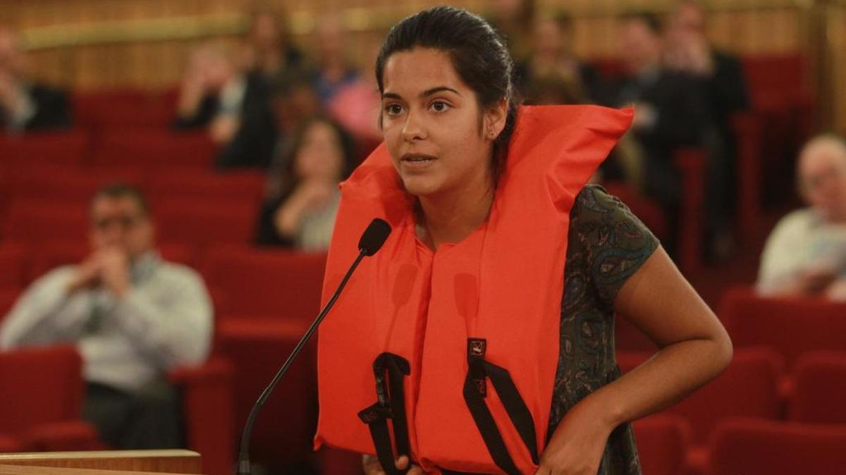 
Elizabeth Marie Taveras wore a life jacket to make a point about climate change at the Miami-Dade budget hearing Thursday.
