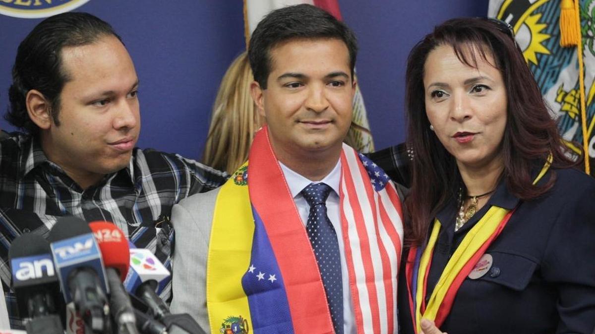 
U.S. Rep. Carlos Curbelo stands with Helene Villalonga and her son, Juan Correa Villalonga, after Rep. Curbelo spoke about his newly introduced bill, the Venezuelan Refugee Assistance Act, on Tuesday.
