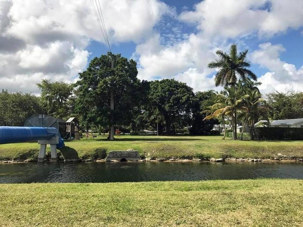 Because Southwest 87th Avenue is obstructed by a flood-control canal, Miami-Dade County officials are proposing building a bridge. On Thursday, that proposal will go for a final vote before the Transportation Planning Organization. This is a view facing north.