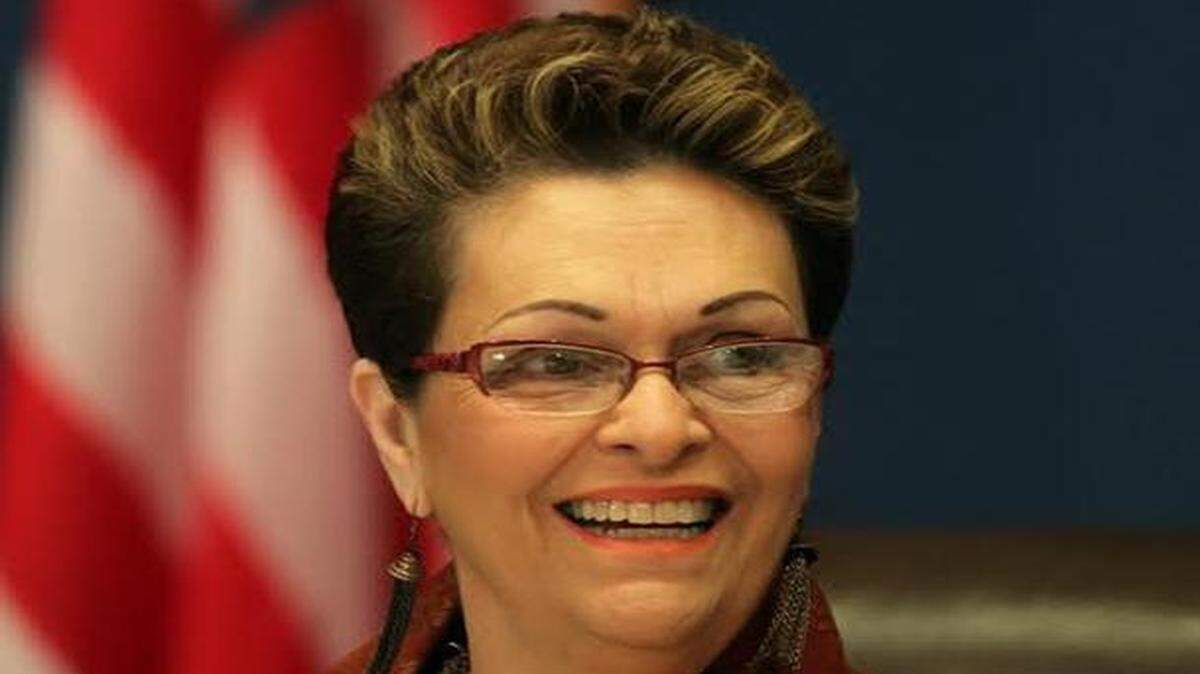 
Rebeca Sosa, chairwoman of the Miami-Dade commission, won approval Friday for a temporary pay boost for the county’s non-union workers. 
