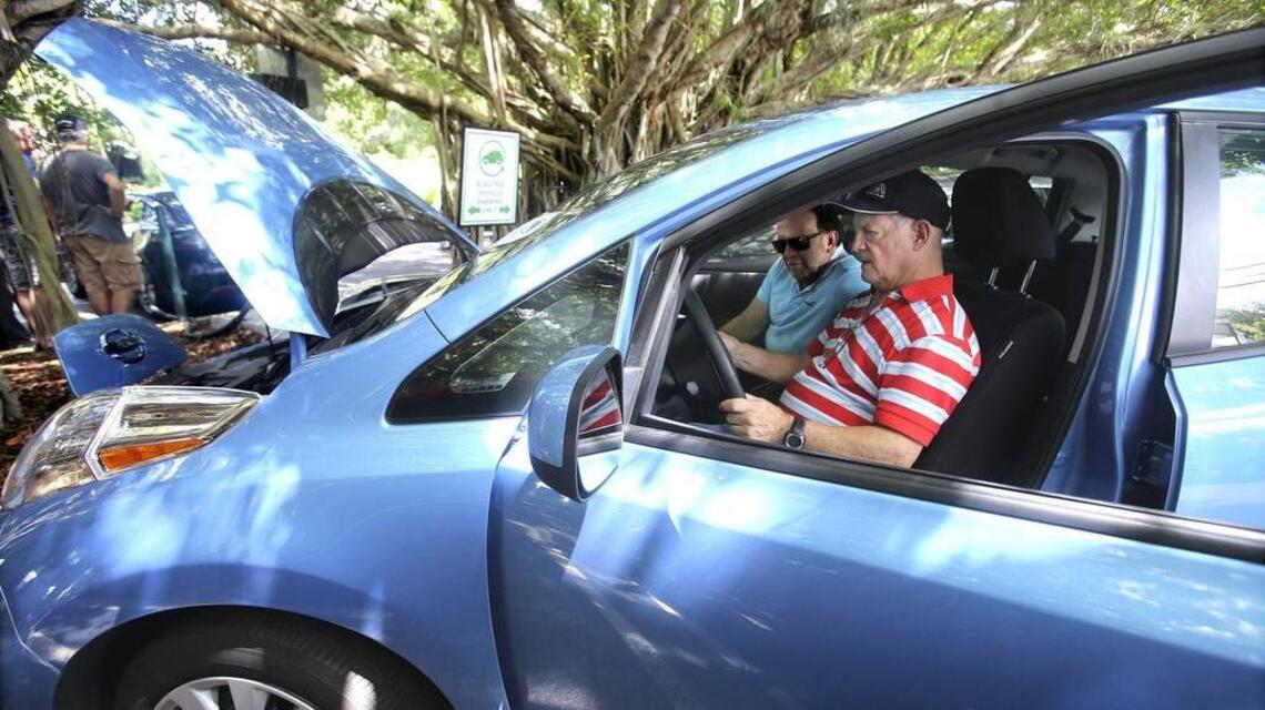 Local pols promote clean energy, electric cars