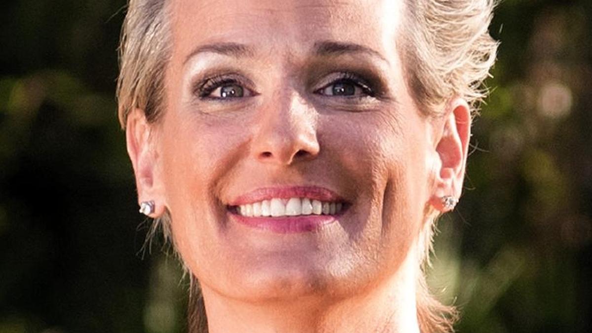 Pinecrest Councilwoman Anna Hochkammer told supporters Thursday that she is withdrawing her candidacy for Senate District 39.