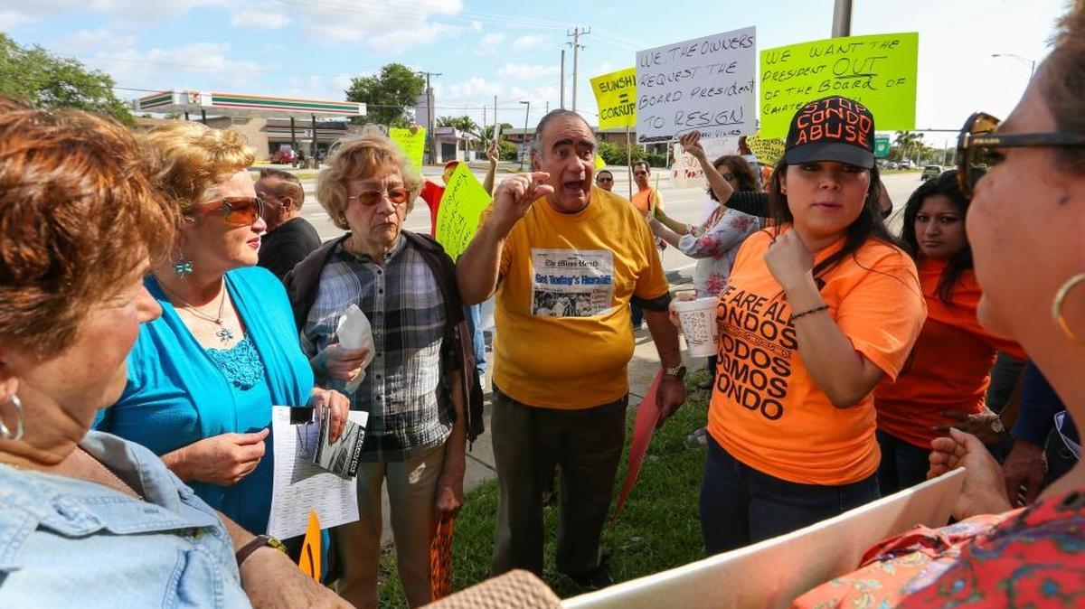 Simón Bolívar (center) speaks with a group of condo owners during a protest in March 2017.