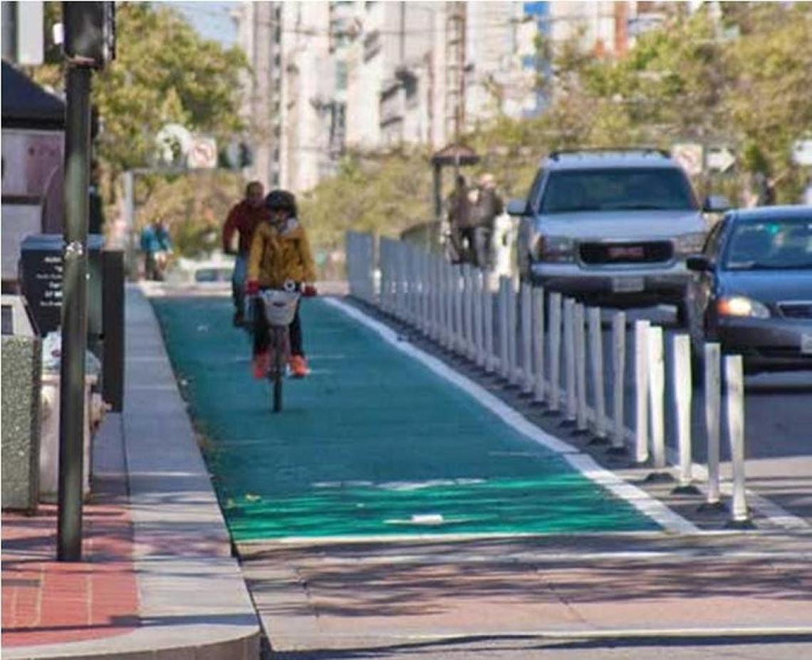 A bike lane in San Francisco sports green paint and is separated from motorized traffic by plastic tubes.