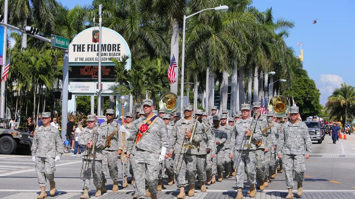 Foto de archivo de la Banda del Ejército de la Guardia Nacional del Ejército de la Florida en el desfile del Día de los Veteranos en Miami Beach, el 11 de noviembre de 2015. David Santiago dsantiago@elnuevoherald.com
