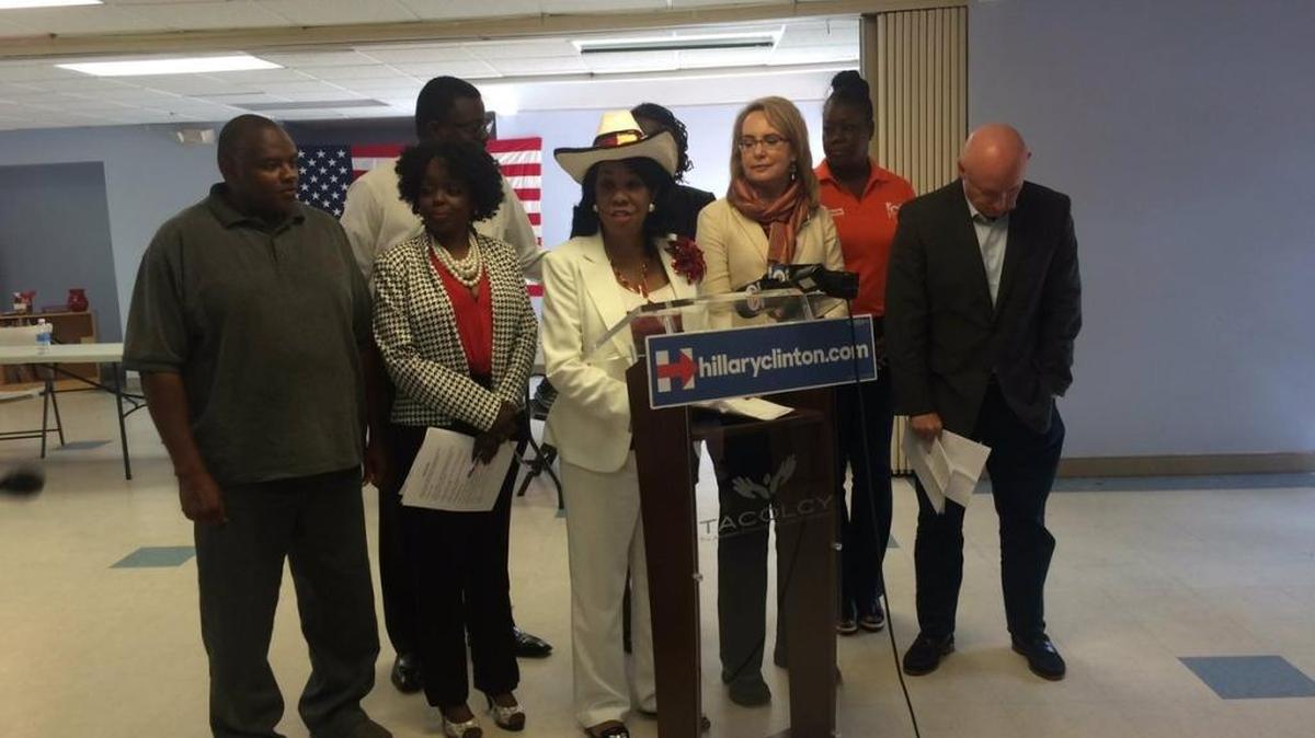 Rep. Frederica Wilson (D-FL), center, calls for tighter gun control laws. Also present were former Congresswoman Gabby Giffords, her husband Mark Kelly and Sybrina Fulton, mother of Trayvon Martin.