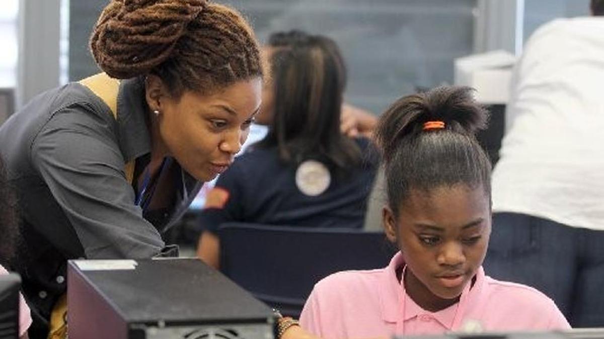 Willae Ivory, who works with Black Girls CODE, helps Honesty King with her web design in a workshop in 2014.