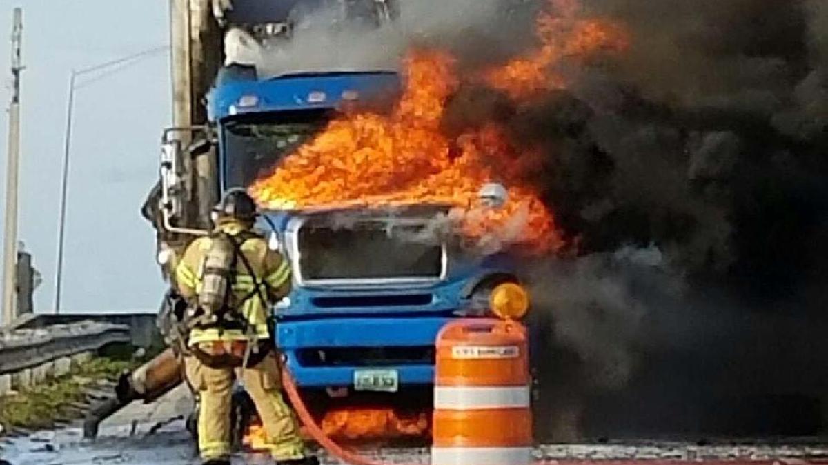 An 18-wheeler truck caught fire Tuesday in the southbound lanes of Florida’s Turnpike and Southwest 88th Street.