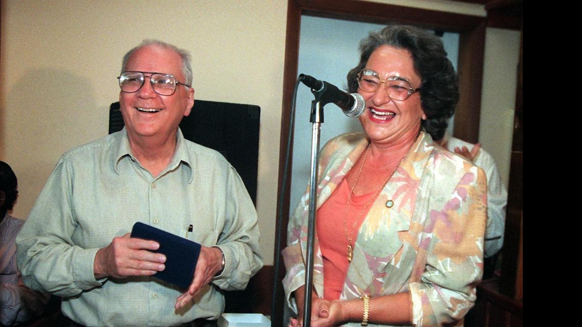 
In 1997: Nicaragua's Vice President Enrique Bolanos receives the key to the city of Sweetwater from Mayor Gloria Bango.

