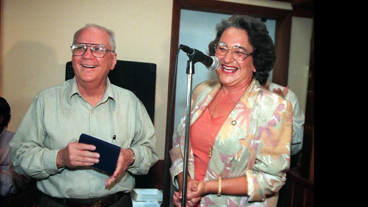
In 1997: Nicaragua's Vice President Enrique Bolanos receives the key to the city of Sweetwater from Mayor Gloria Bango.
