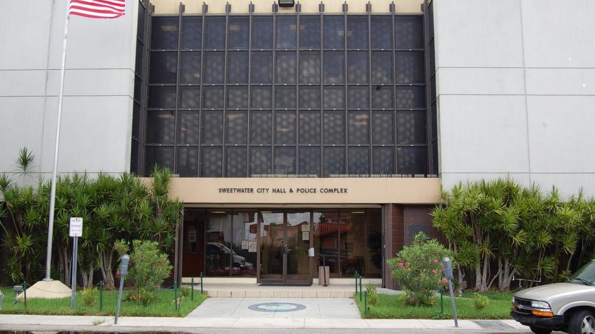 The exterior of Sweetwater City Hall.