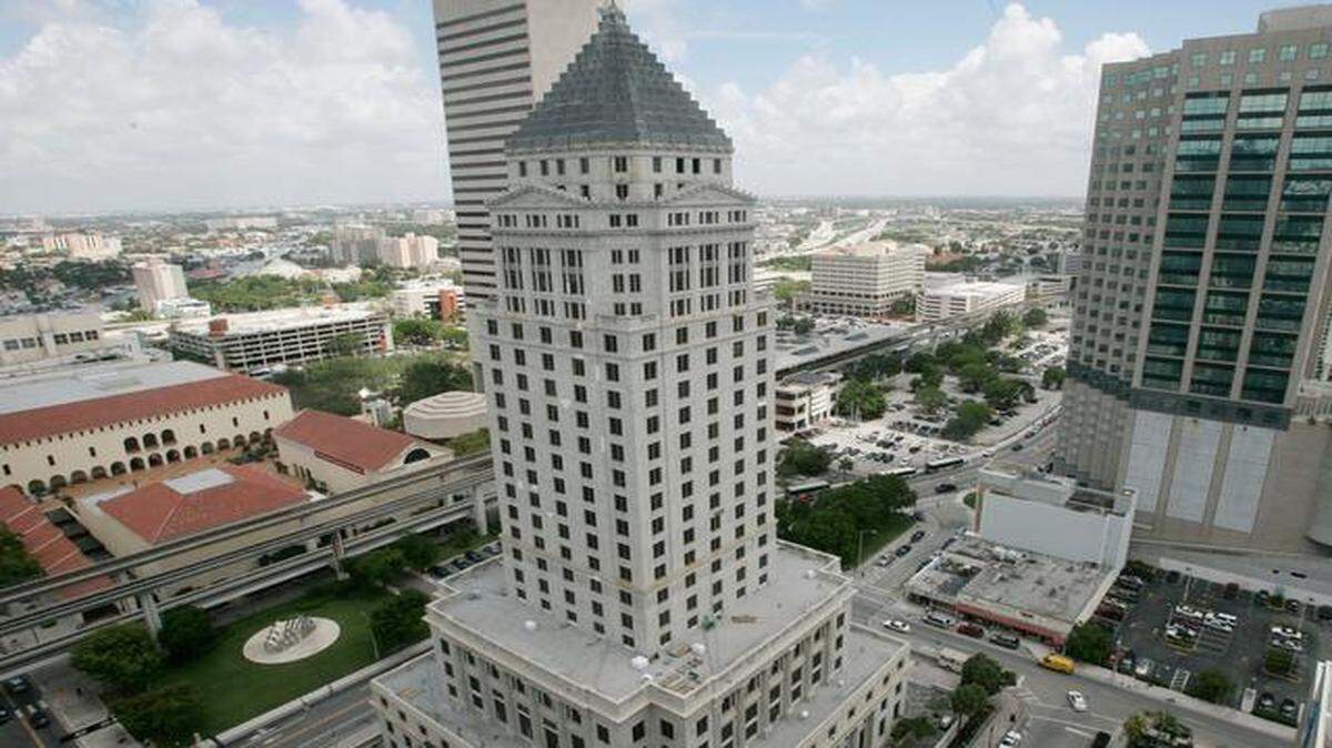 
The Dade County Courthouse at 73 W. Flagler has fallen into disrepair.
