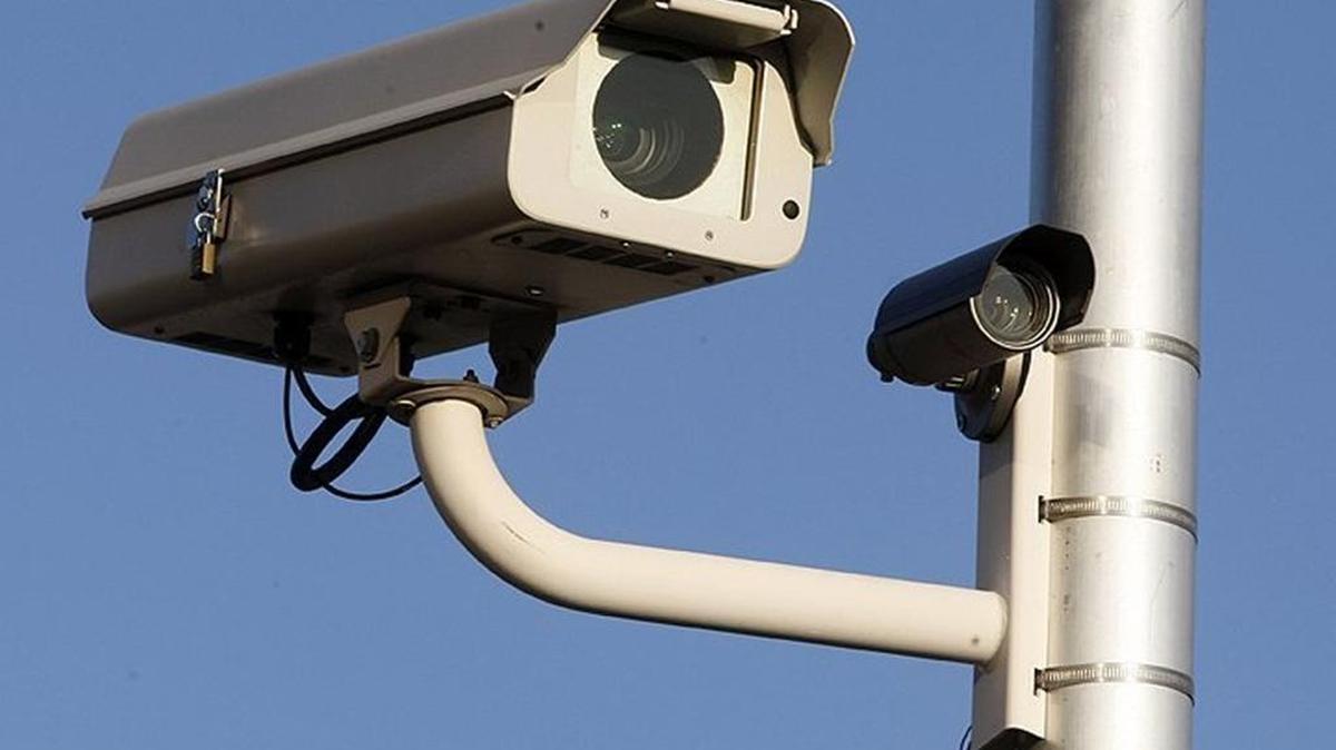 A red light camera at the corner of Southwest Eighth Street and Fourth Avenue in Little Havana near I-95 in 2016.