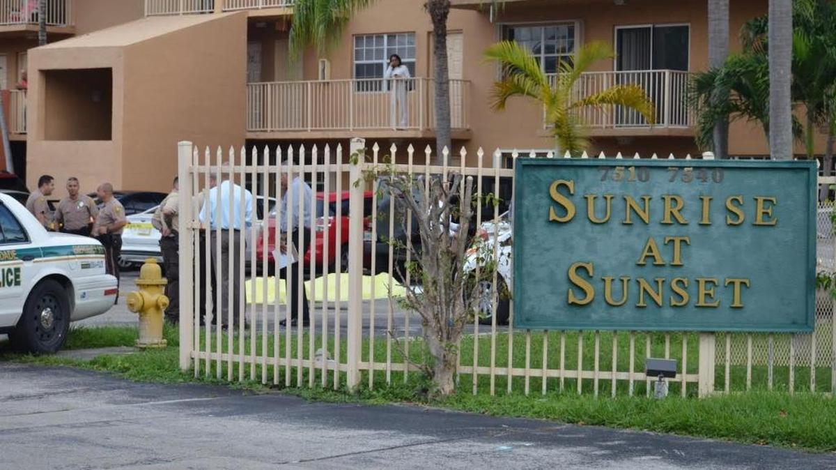 
Miami-Dade police investigate a shooting at a Kendall apartment complex.
