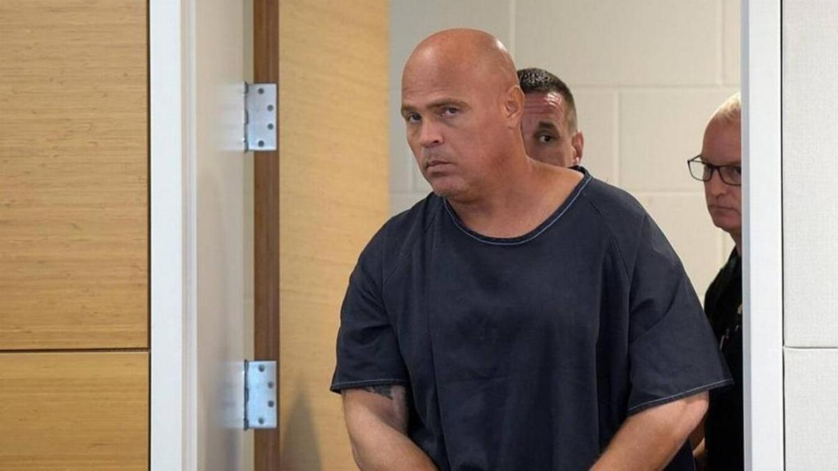 Detectives say DNA evidence links convicted murderer Delmer Smith to the slaying of a Sarasota woman in 2009.