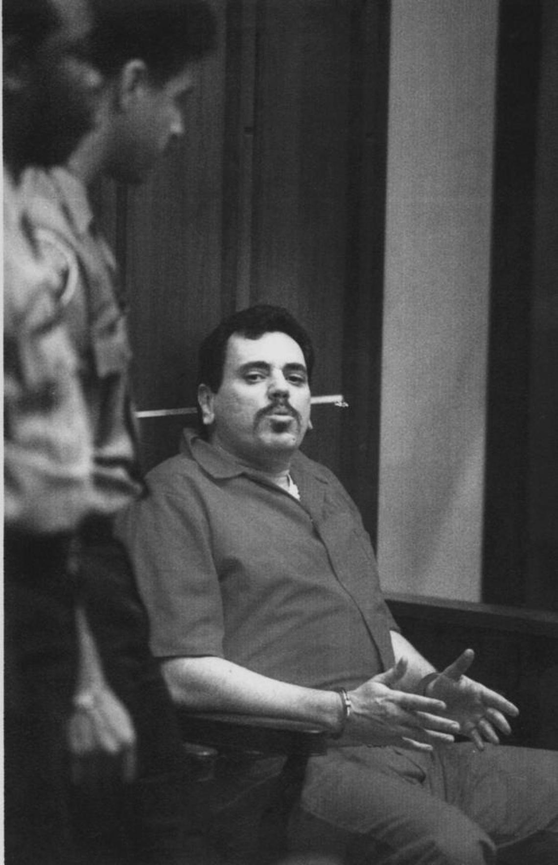 ARONOW MURDER SUSPECT: Benjamin Kramer, in handcuffs, was accused of killing speedboat builder Don Aronow. He was in the Metro Justice Building in Miami in this April 1, 1993 photo. Kramer was sentenced to 19 years in jail and would die in Miami at age 60 in 2009.