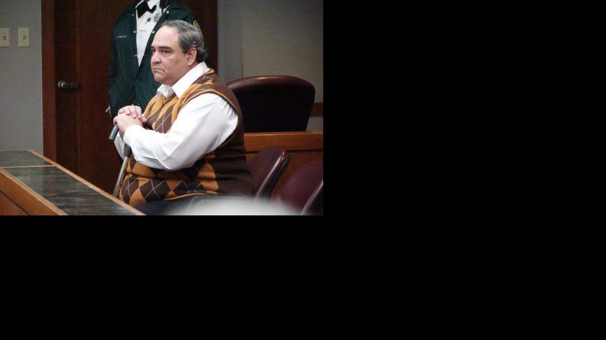 
Rafael Andres, in court on Tuesday, was convicted Wednesday of the 2005 murder of waitress Yvette Fariñas. 
