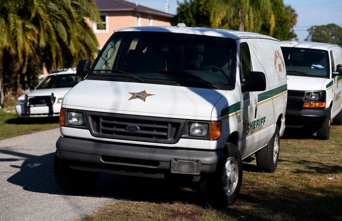Corey Mobley, 38, of Bradenton, told a deputy he had a gun several times before that deputy shot and fatally wounded him Tuesday night, according to the Manatee County Sheriff's Office.