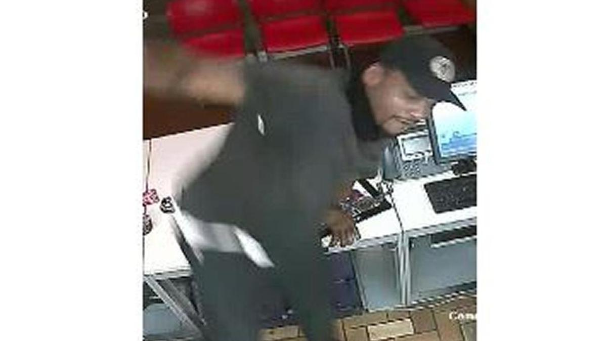 Coral Gables police are looking for a man who attempted to rob a Domino’s Pizza store last week.