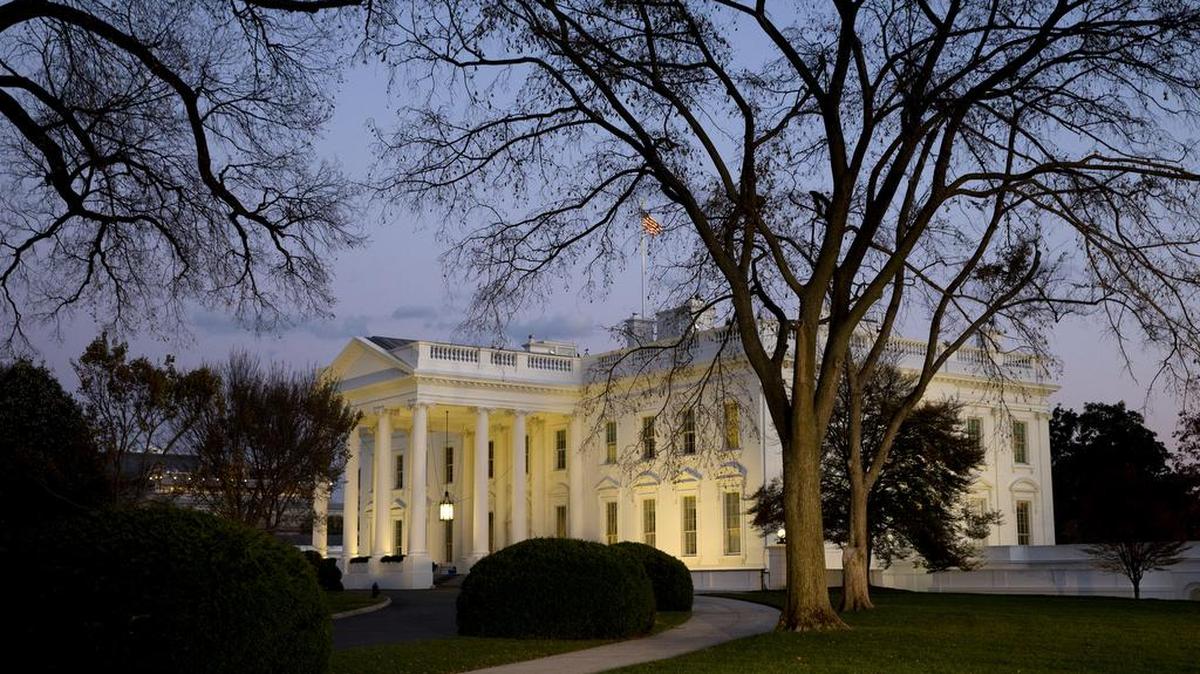 Two officers at Miami-Dade police agencies will receive the nation’s highest safety honor from President Barack Obama at the White House on Monday.