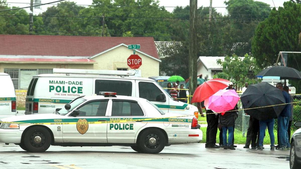 
Police investigate the shooting death of a 29-year-old man in the 5100 block of Northwest 29th Avenue on Wednesday, October 07, 2015.
