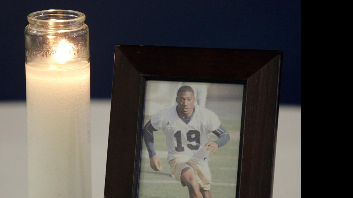 
Security heightened on FIU campus as the school reacts to the death of football player Kendall Berry, whose stabbing may have been over an incident involving his girlfriend. This is a memorial on campus on Friday March 26, 2010.
