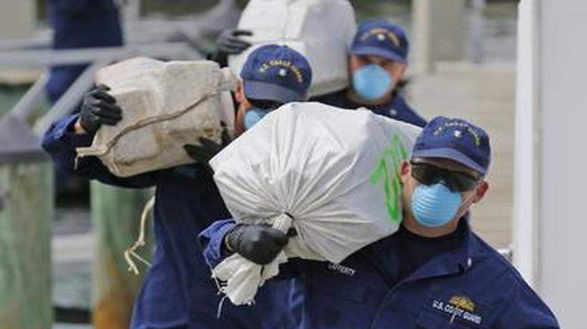 
Coast Guard Station Miami Beach offloads approximately 719 kilograms of cocaine worth an estimated wholesale value of more than $23 million at Coast Guard Base Miami Beach on Thursday, Sept. 18, 2014.
