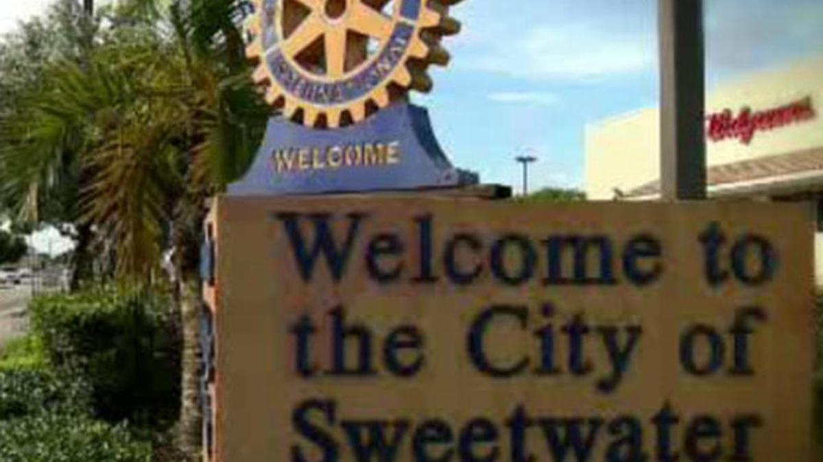 A Sweetwater police officer was arrested after a crash investigation.