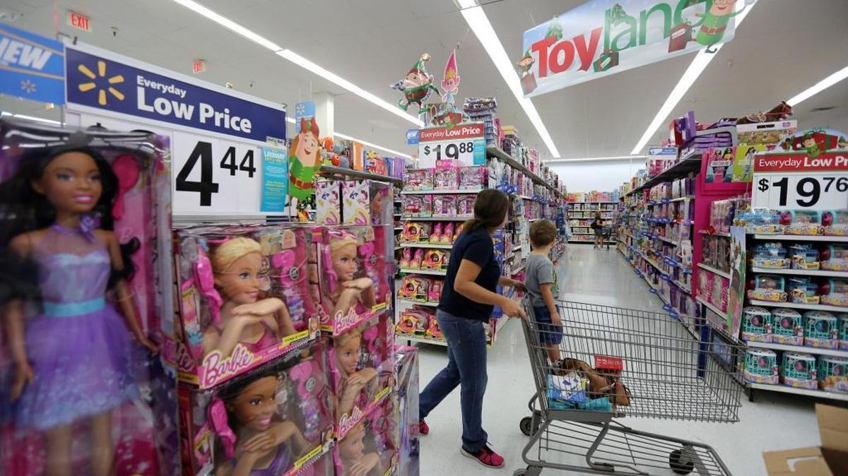 Shoppers at Walmart in Doral get an early start before Black Friday in November 2016.