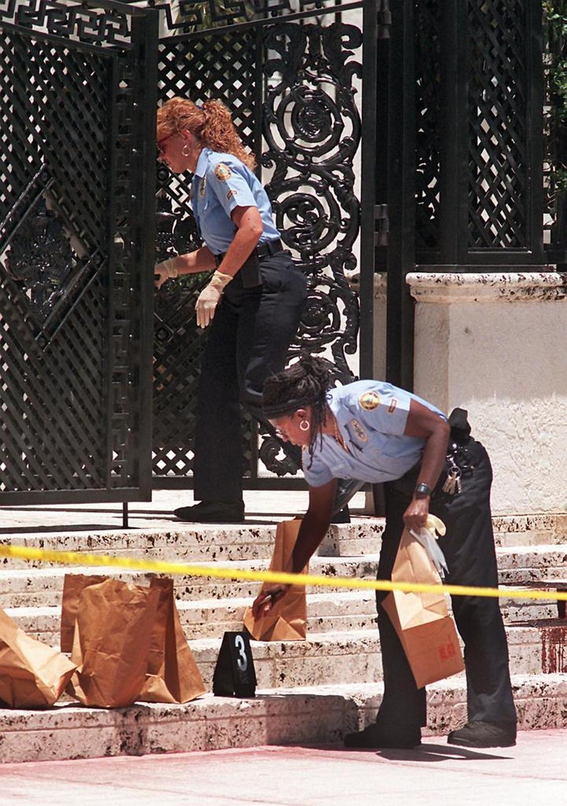 In a 1997 photo, Miami Beach homicide lab technicians bag "evidence" of the murder outside the mansion of Gianni Versace.