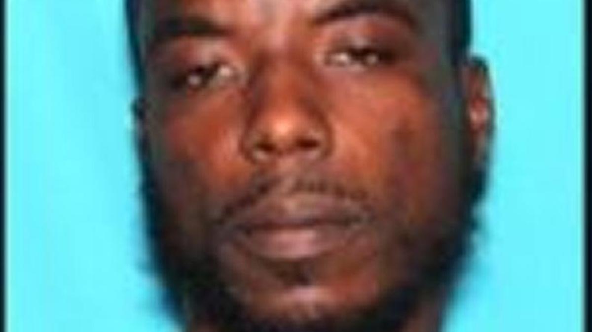 Police found Zolonzo Smith, 30, fatally shot overnight Tuesday.