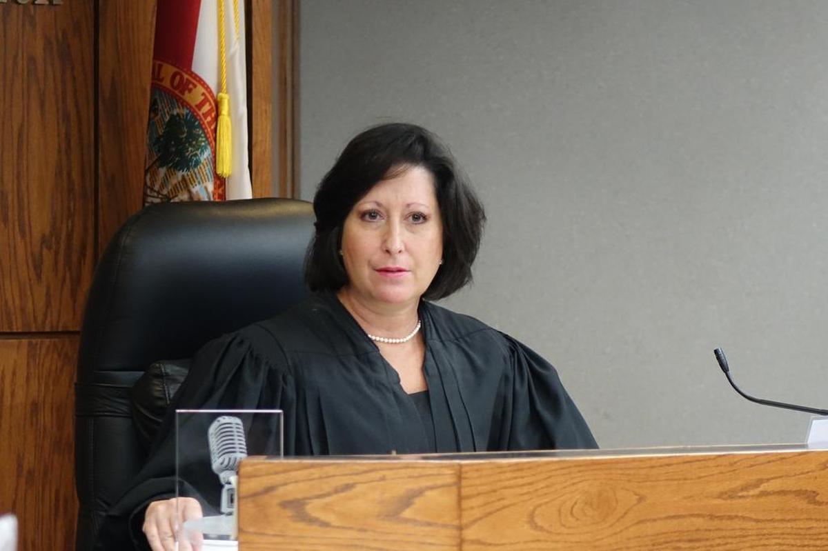 Miami-Dade Circuit Judge Dava Tunis, who has been on the bench since 2000, is being challenged by personal-injury lawyer Rosy Aponte in the August primary.