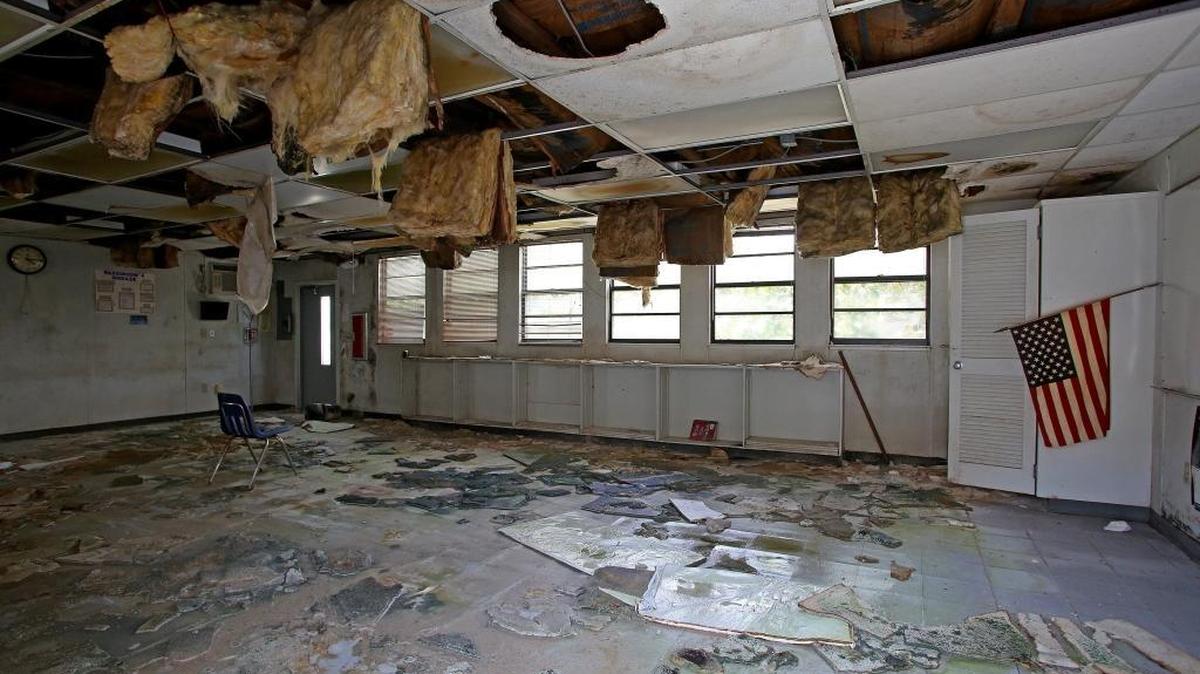 A condemned school portable at Stranahan High, shown in 2015, was infested with mold, mildew and fungus and had been sitting unused for 5 years.