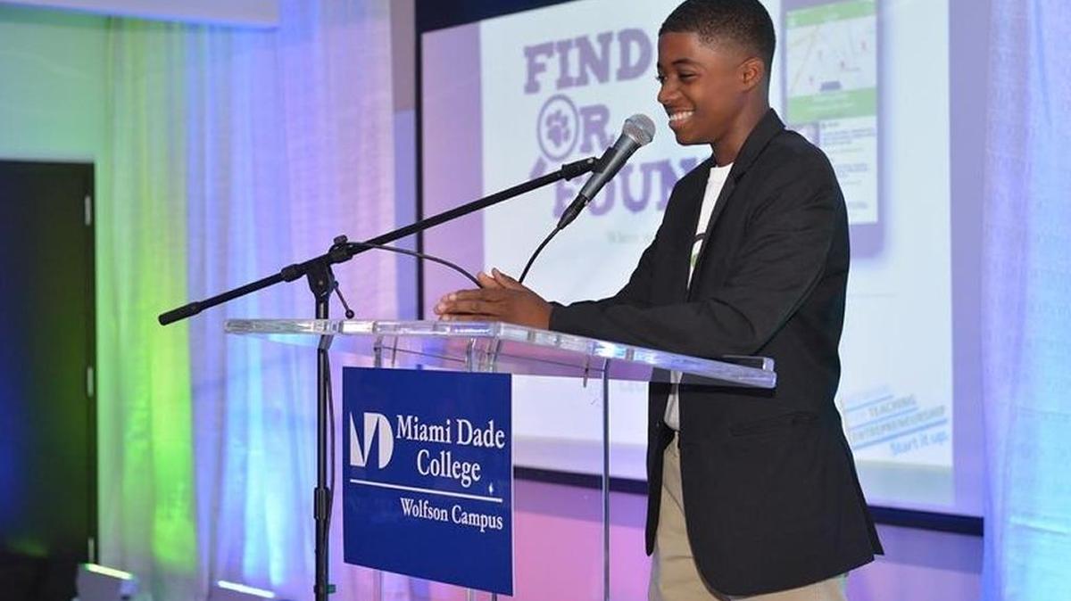 Khareem Oliver speaks at Miami Dade College about his business idea, Find or Found.