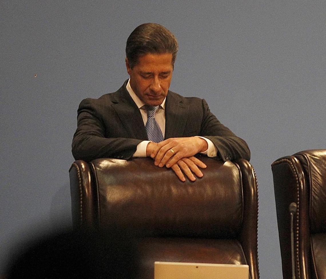 Alberto Carvalho, superintendent of Miami-Dade County Schools, observes a moment of silence before the start of the emergency school board meeting on Thursday, March 1, 2018.