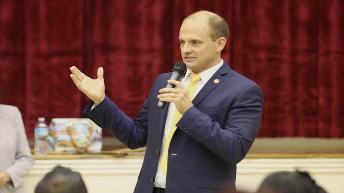 State Representative José Javier Rodríguez has grown frustrated with Florida’s inaction on Dade Medical College and its “improper closure.” In November, he hosted a Miami town hall forum for students and their families.