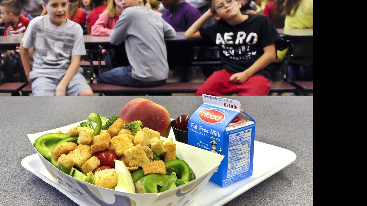 
The country’s largest school districts, including Miami-Dade County, are ditching foam trays for compostable plates. 
