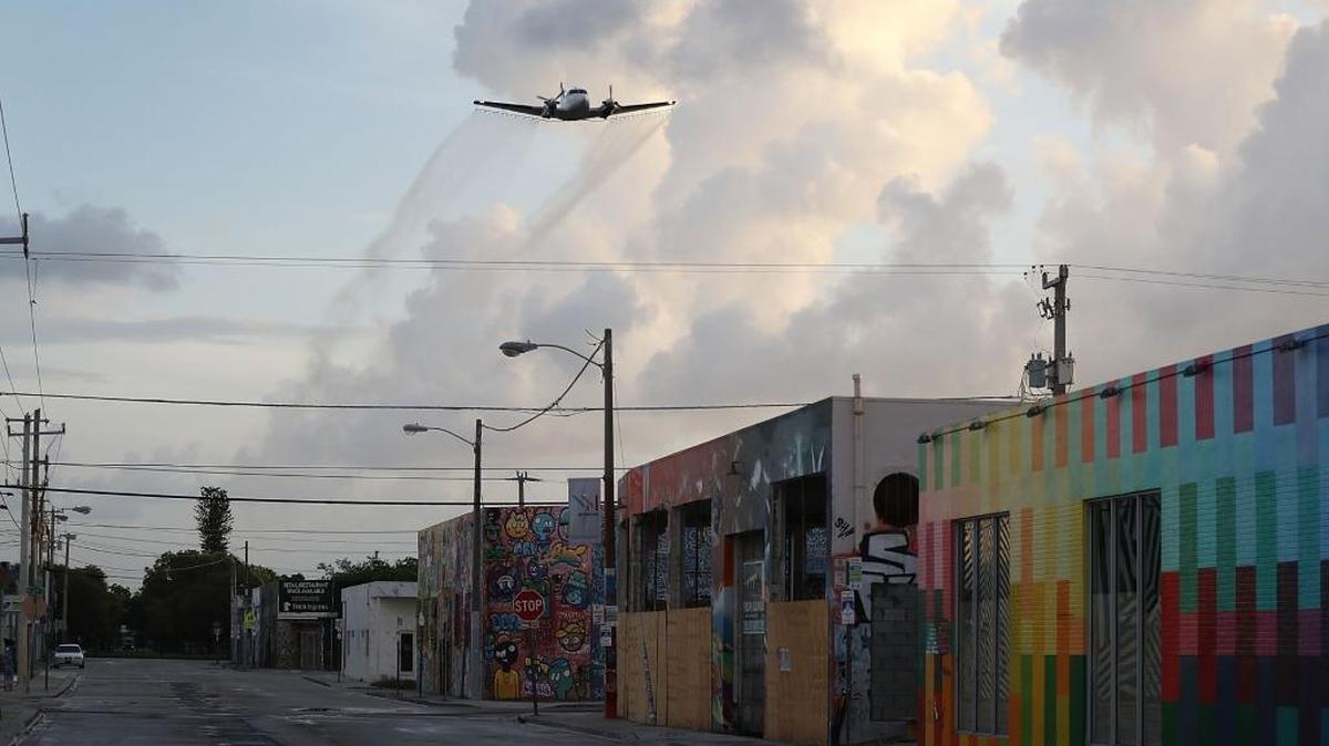 During last year’s Zika outbreak, mosquito control officials conducted a low-flying flight, shown here, to spray an organic larvicide over Wynwood to combat the Aedies aegypti mosquito. On Friday, they plan a night-time flight to spray the insecticide naled.