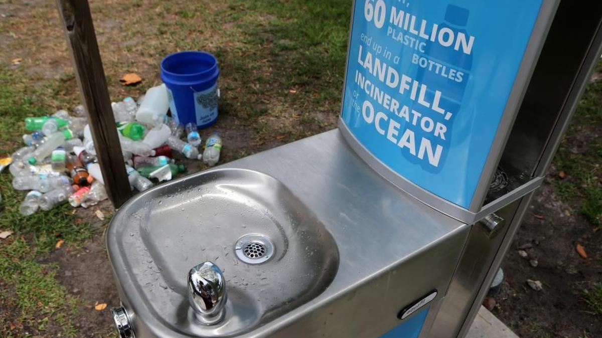 A new water fountain with faucets for refilling bottles was unveiled at Margaret Pace Park Saturday to discourage use of bottled water.