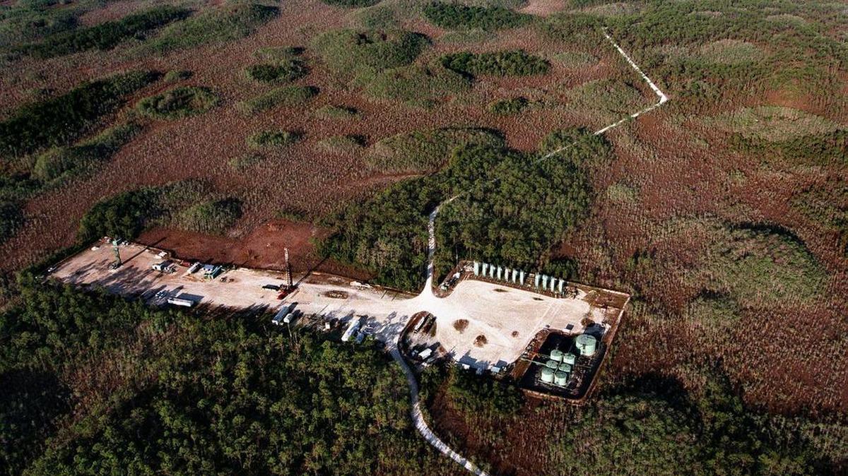 
A Miami-based real estate company applying to drill for oil in marshes in western Broward County would construct a pad similar to this one in the Big Cypress Preserve on about five acres west of Miramar.
