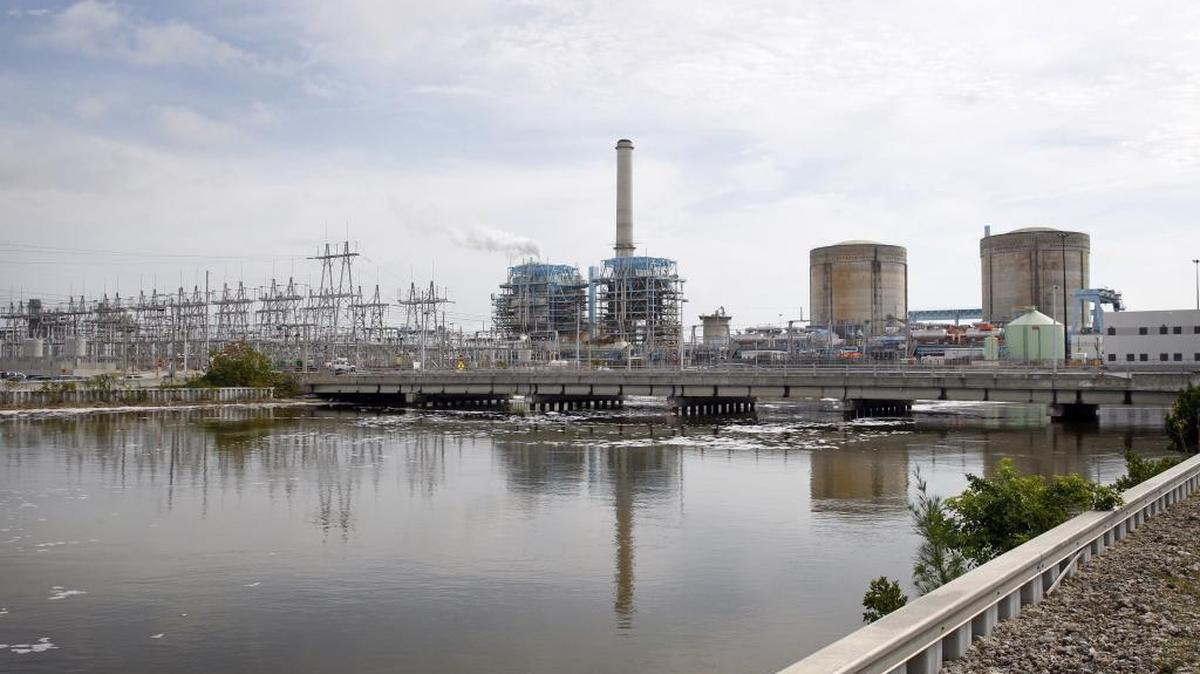 FPL is asking the Public Service Commission to let it charge customers clean-up costs for leaking canals at Turkey Point that could reach $200 million. The public has until Dec. 12 to weigh in.