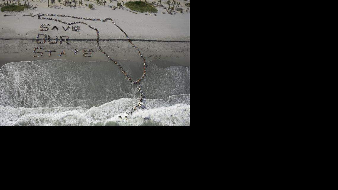 
Members of the environmental groups Greenpeace and Project Hotseat rallied on the beach in Dania in November 2006 to raise awareness about climate change.
