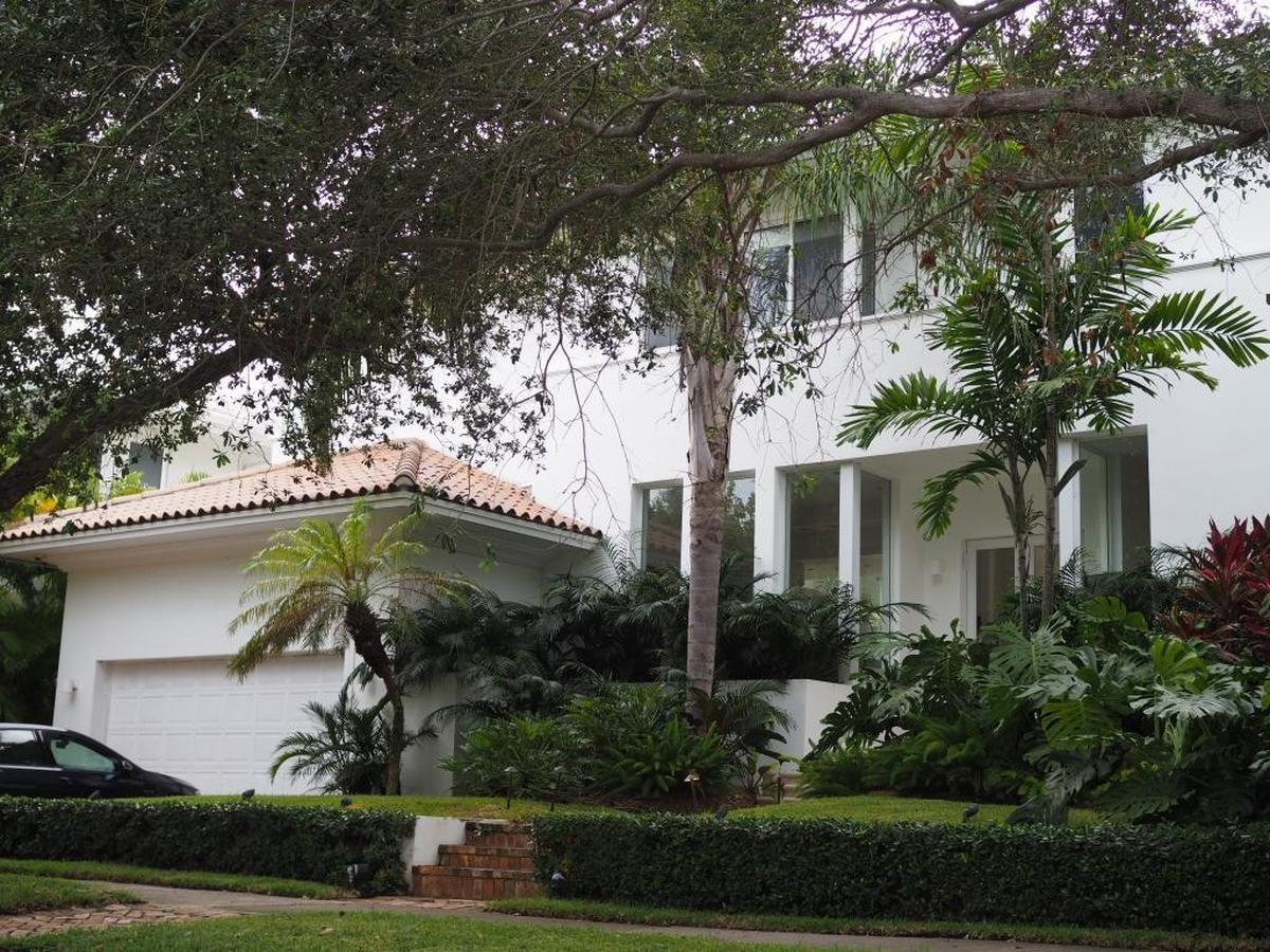 Soares’ company bought this house on Key Biscayne in 2004 for $1.5 million and sold it six years later for $2.1 million. The man who lives there now said it didn’t appear as if someone had been living in the house full time when he purchased it.